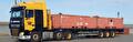 Trekker met open trailer en een rode container